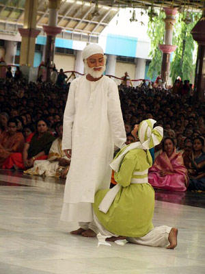 Information about Shirdi Sai Baba Life History. Sri Shirdi Sai Baba is one of the greatest saints ever born in India and has millions of devotees all over the World.